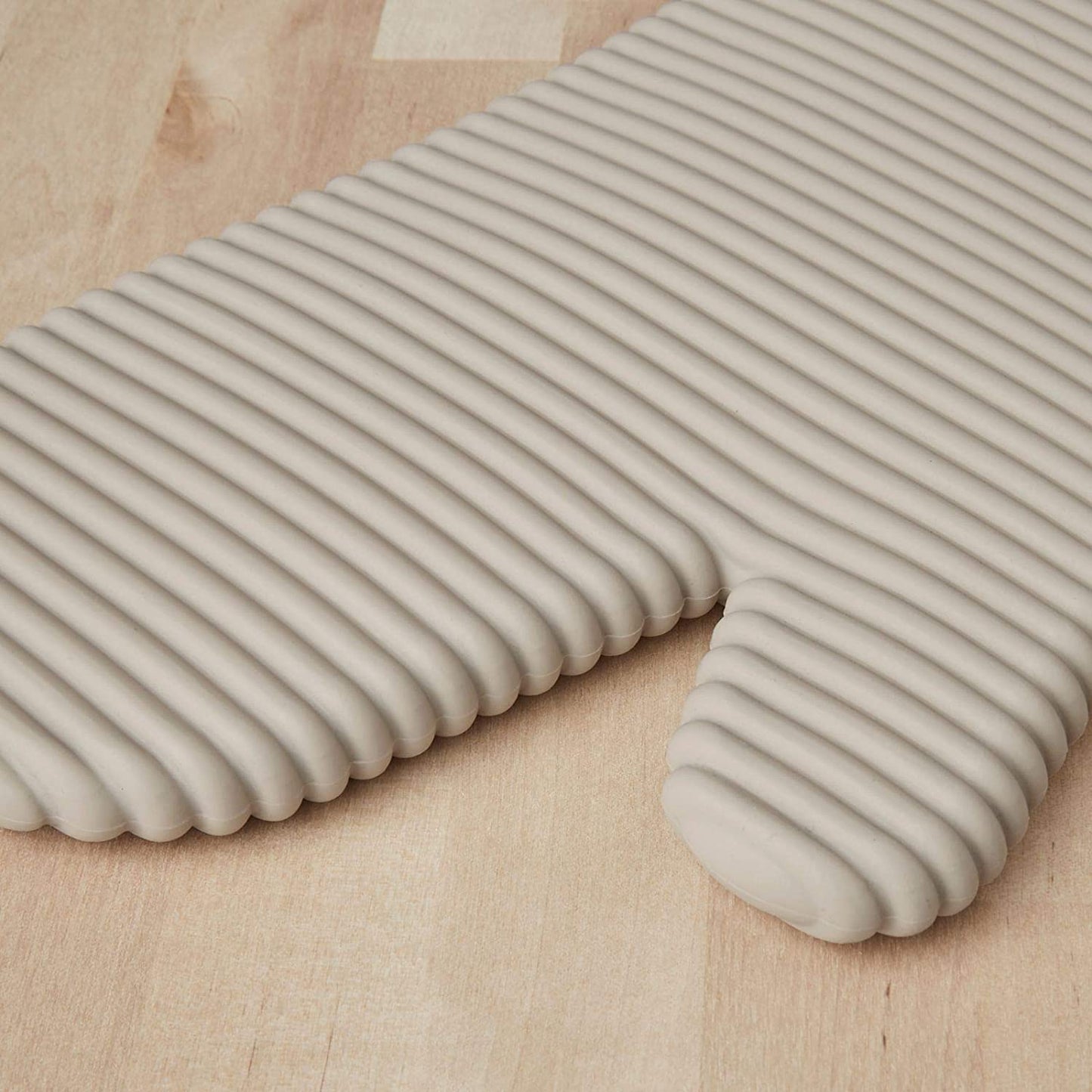 Ribbed Silicone Oven Mitts Set